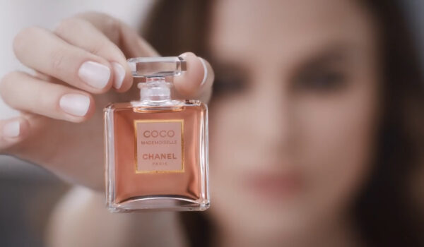 ۱۰ عطر برتر زنانه تم پرفیوم